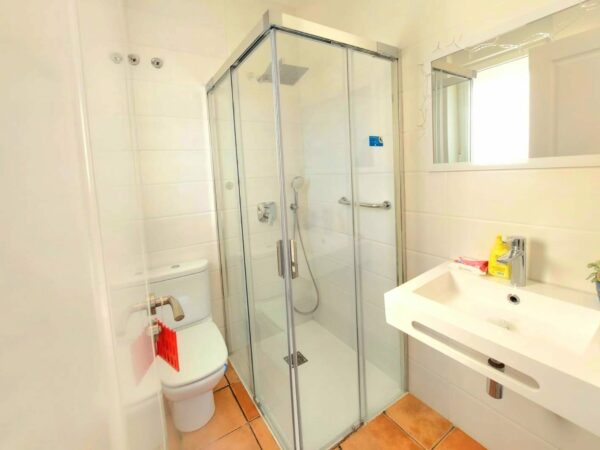 H2 – HABITACIÓN CUÁDRUPLE, PLANTA BAJA