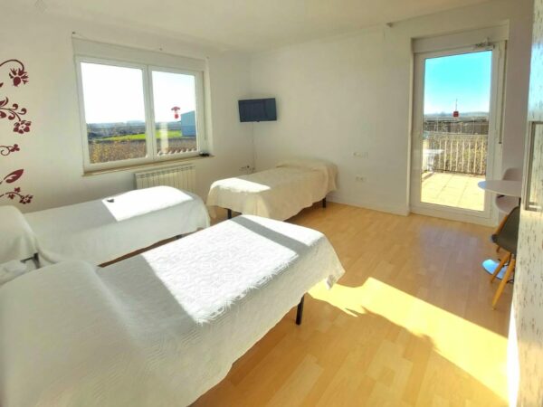H7 – HABITACIÓN CUÁDRUPLE CON TERRAZA